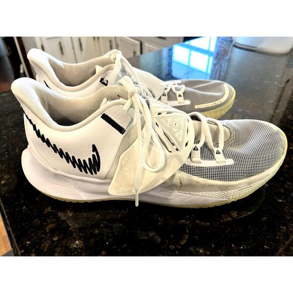 Nike Kyrie 3 Low Size 13 Mens Eclipse White Black CJ1286-100 Basketball Trainer - Picture 1 of 13